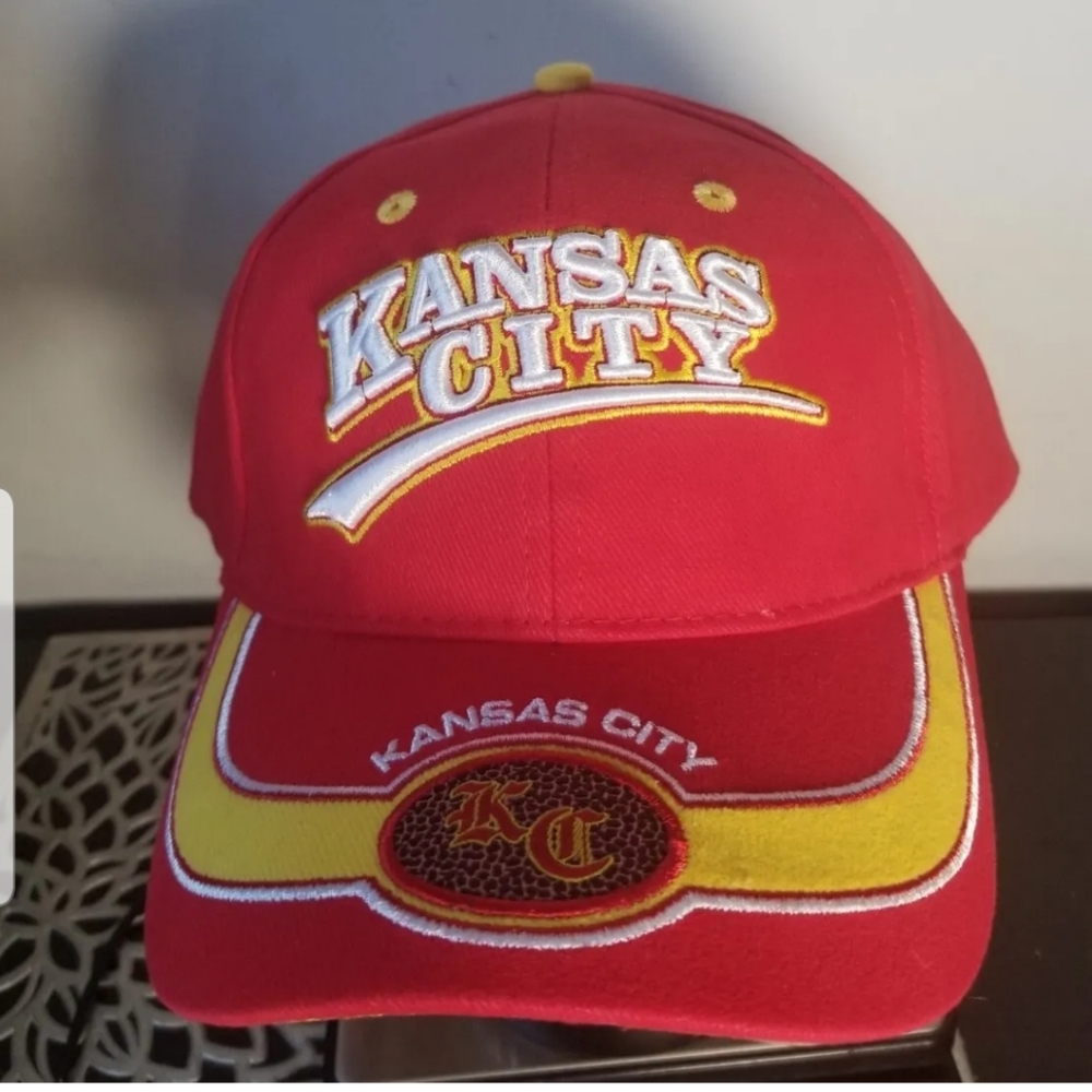 KANSAS CITY RED HOOK & LOOP HOME TOWN HEADWEAR ADJUSTABLE BASEBALL CAP NWT.